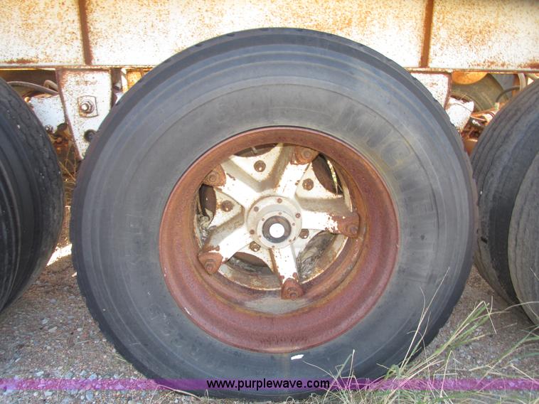 image for item G9909 1993 Dakota DB4200 belly dump trailer