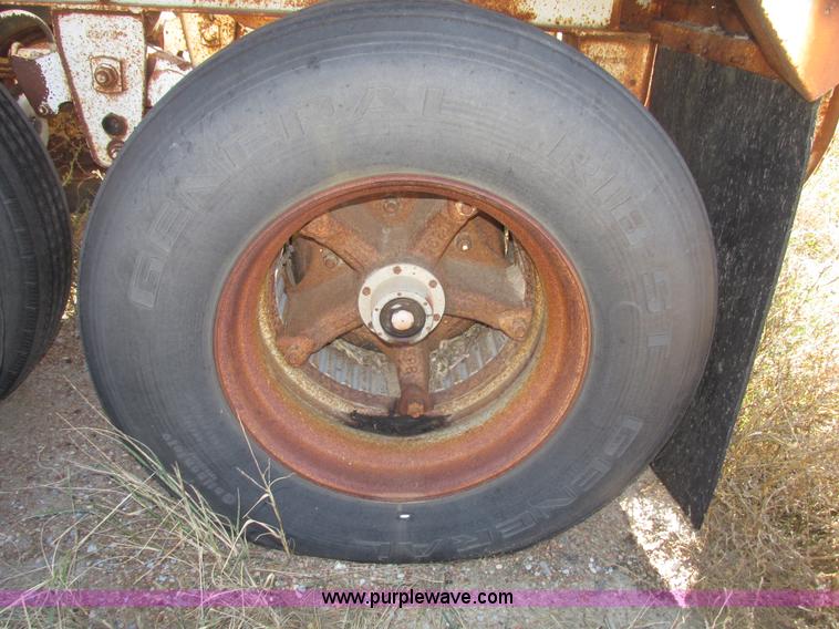 image for item G9909 1993 Dakota DB4200 belly dump trailer