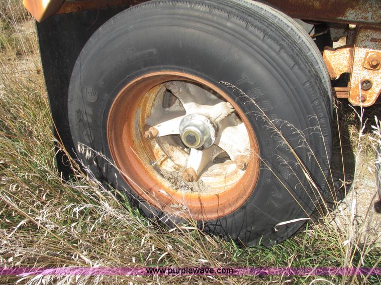 image for item G9909 1993 Dakota DB4200 belly dump trailer