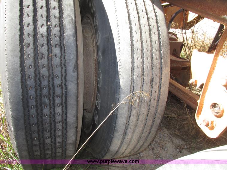 image for item G9909 1993 Dakota DB4200 belly dump trailer