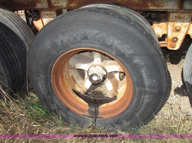 image for item G9909 1993 Dakota DB4200 belly dump trailer