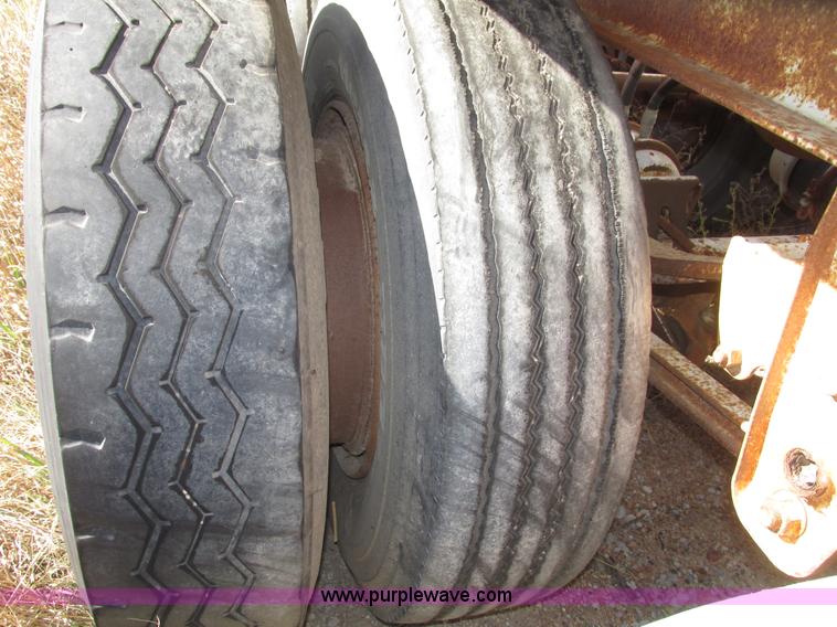 image for item G9909 1993 Dakota DB4200 belly dump trailer