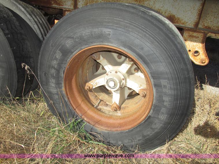 image for item G9909 1993 Dakota DB4200 belly dump trailer