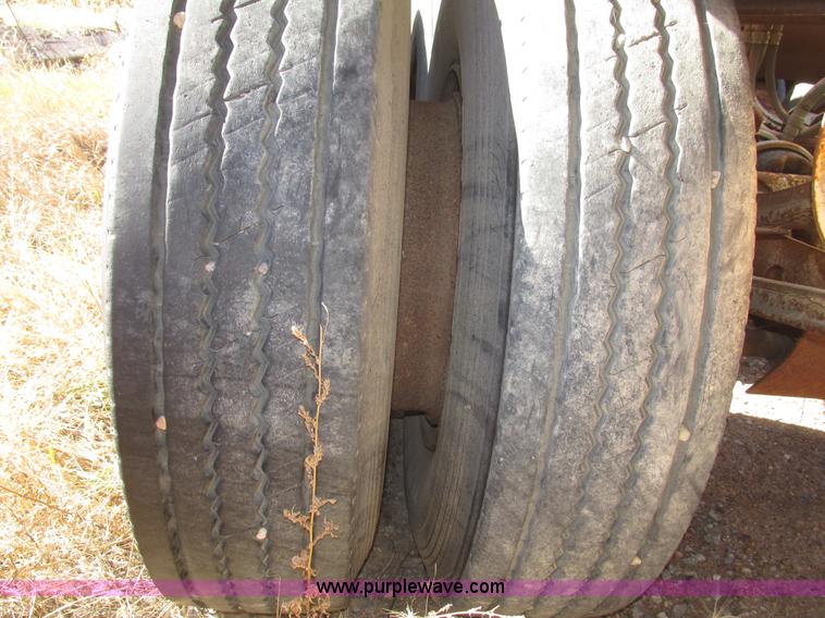 image for item G9909 1993 Dakota DB4200 belly dump trailer