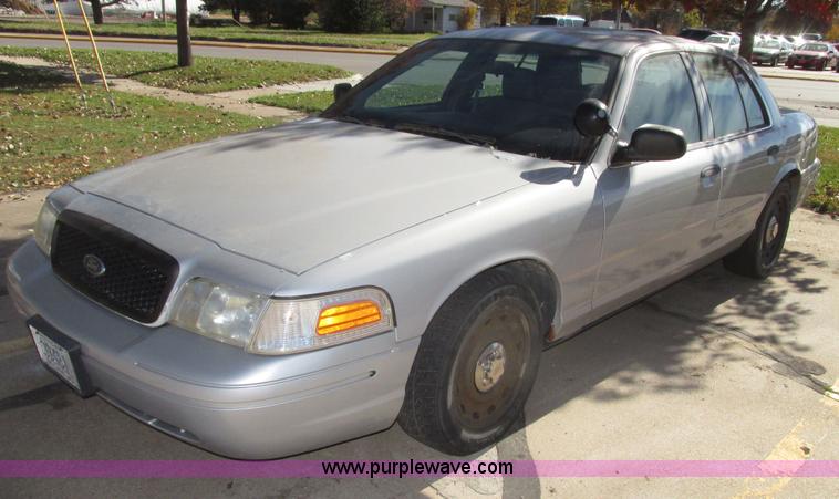 image for item G9910 2004 Ford Crown Victoria Police Interceptor