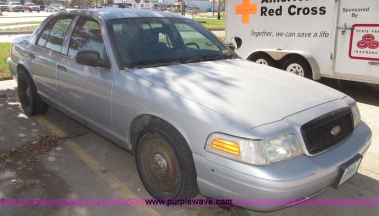 image for item G9910 2004 Ford Crown Victoria Police Interceptor