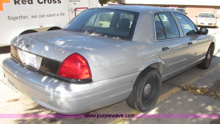 image for item G9910 2004 Ford Crown Victoria Police Interceptor