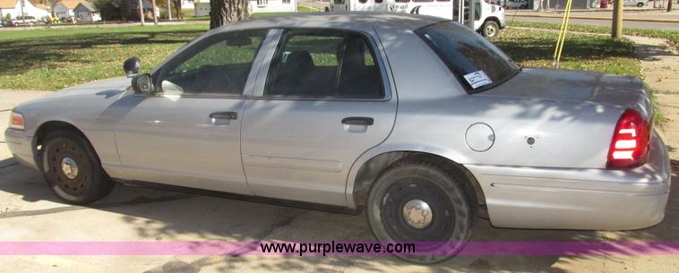 image for item G9910 2004 Ford Crown Victoria Police Interceptor
