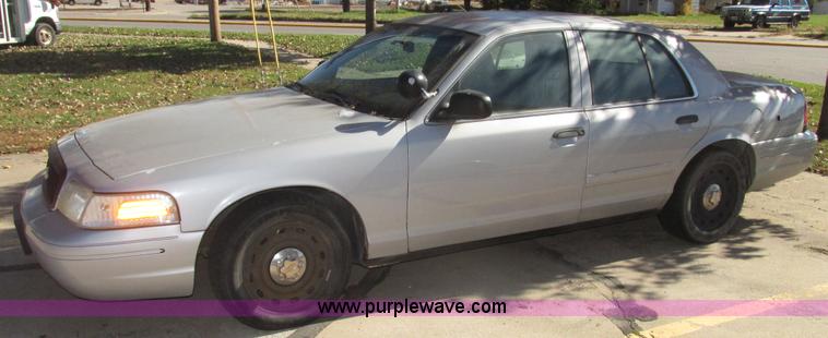 image for item G9910 2004 Ford Crown Victoria Police Interceptor