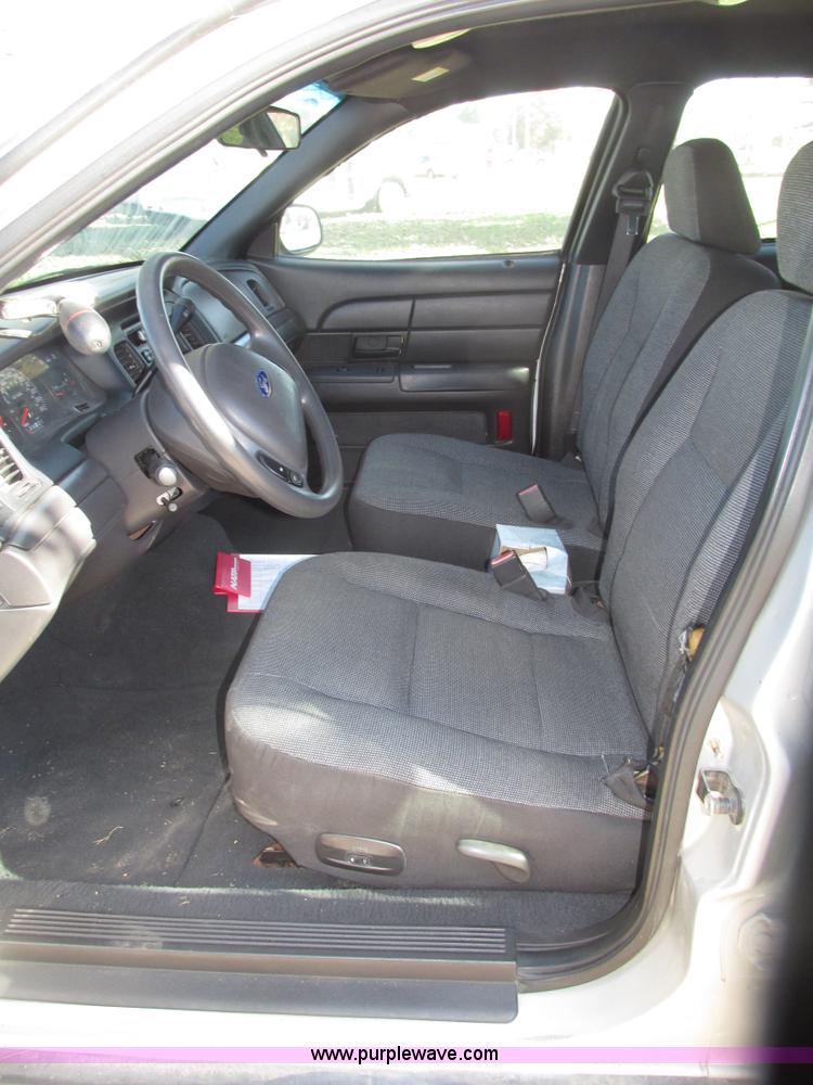 image for item G9910 2004 Ford Crown Victoria Police Interceptor