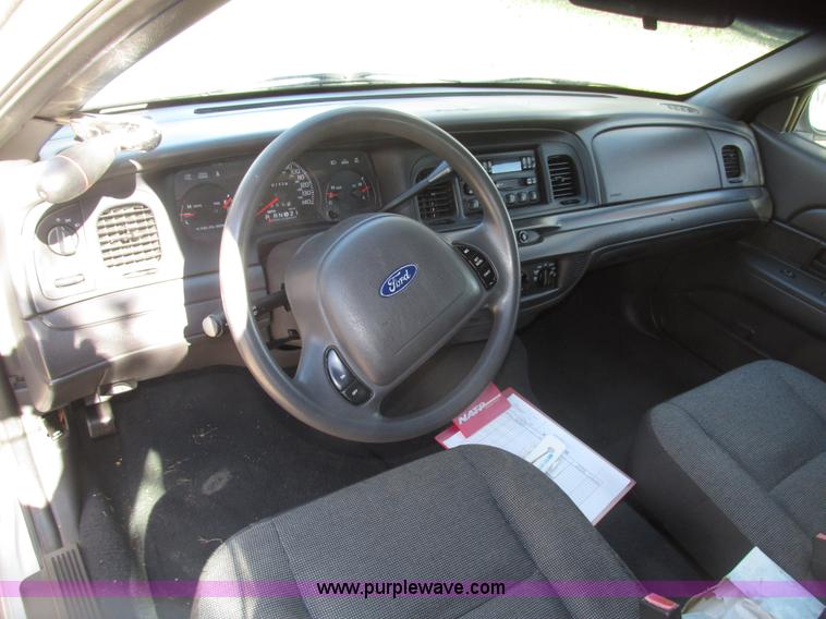 image for item G9910 2004 Ford Crown Victoria Police Interceptor