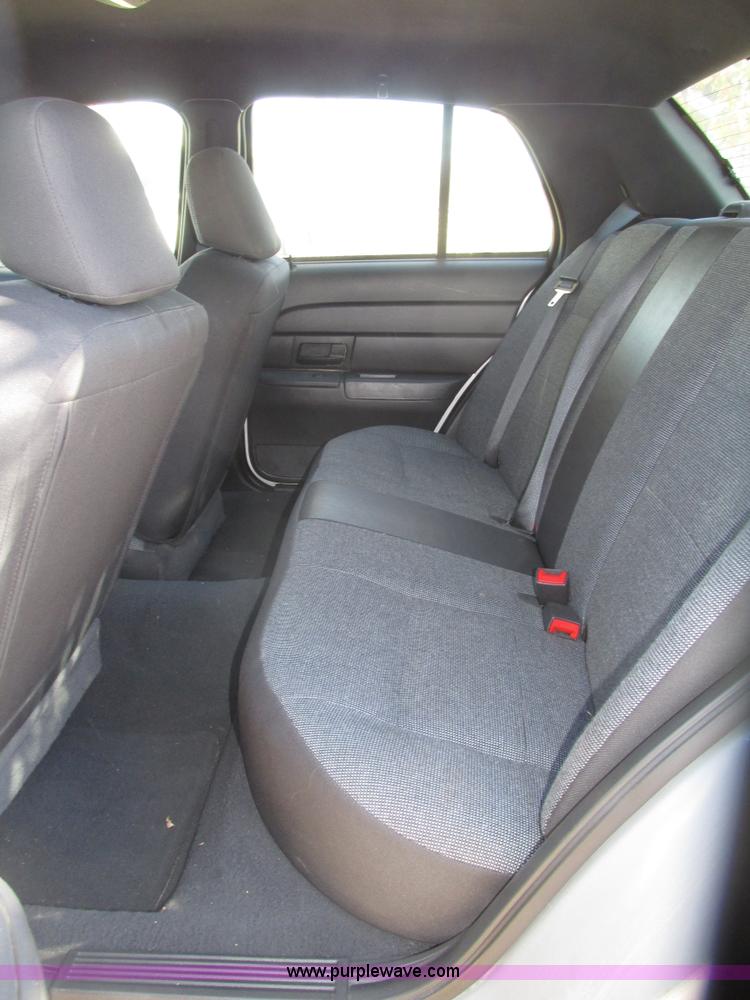 image for item G9910 2004 Ford Crown Victoria Police Interceptor