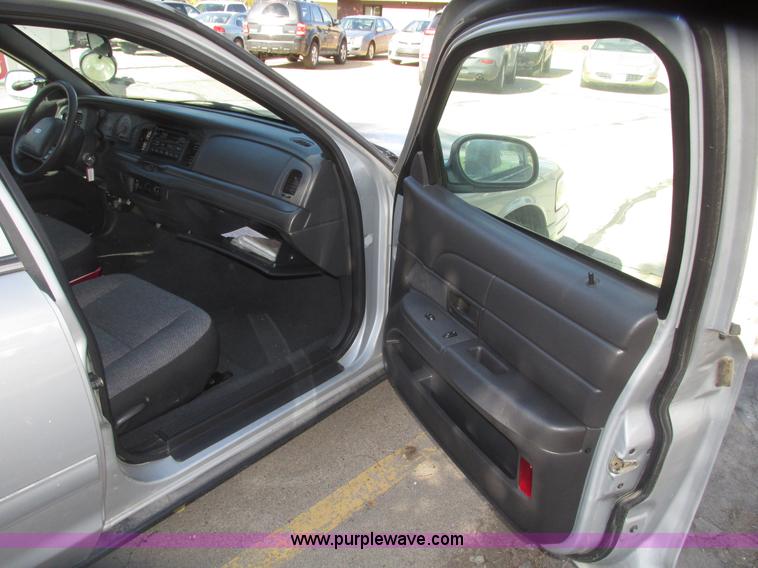 image for item G9910 2004 Ford Crown Victoria Police Interceptor
