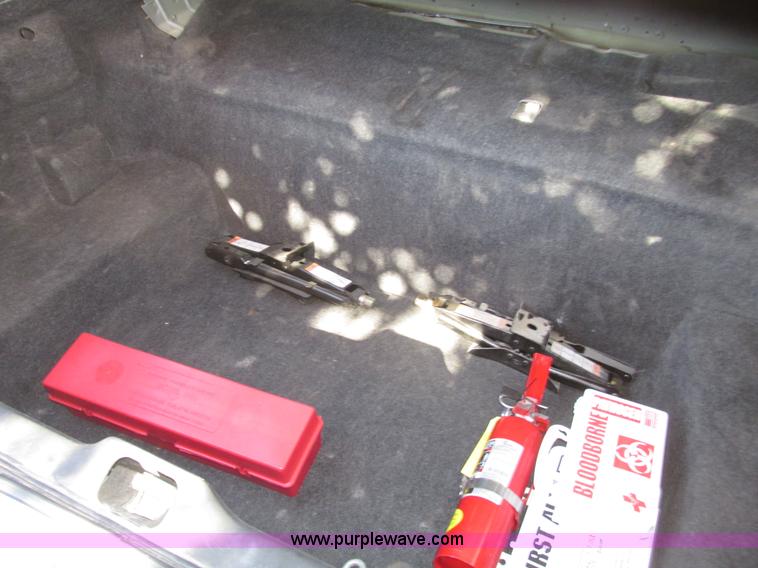 image for item G9910 2004 Ford Crown Victoria Police Interceptor