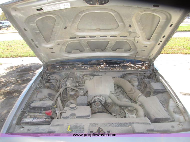 image for item G9910 2004 Ford Crown Victoria Police Interceptor