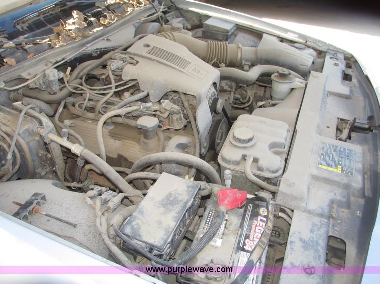 image for item G9910 2004 Ford Crown Victoria Police Interceptor