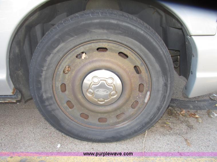 image for item G9910 2004 Ford Crown Victoria Police Interceptor