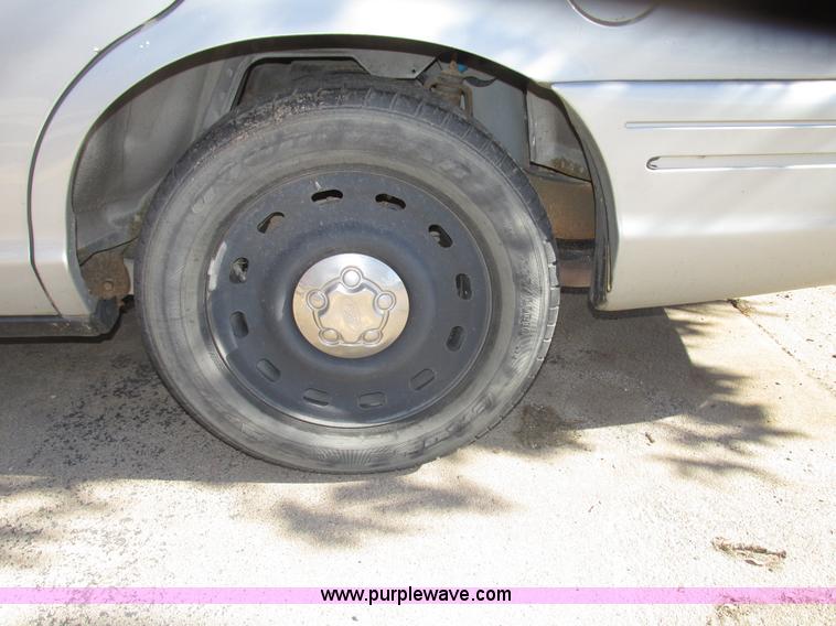 image for item G9910 2004 Ford Crown Victoria Police Interceptor