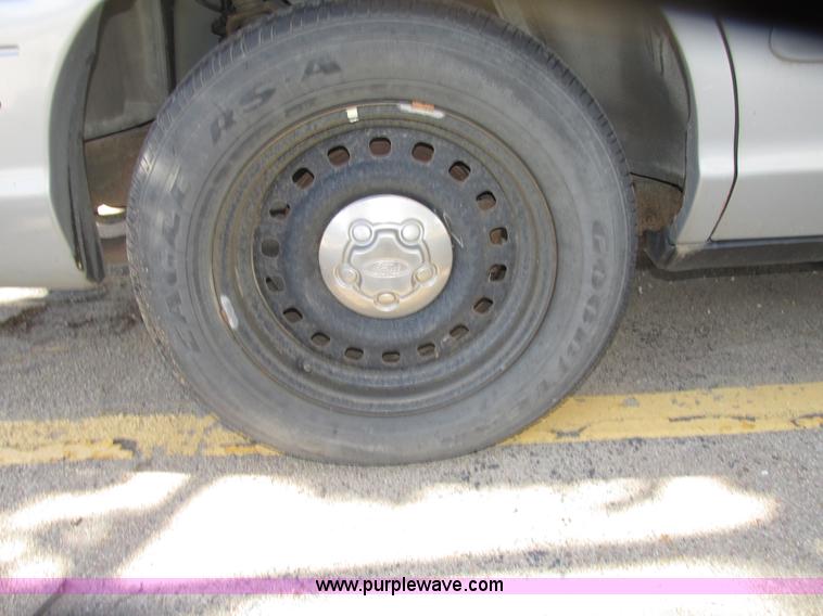 image for item G9910 2004 Ford Crown Victoria Police Interceptor