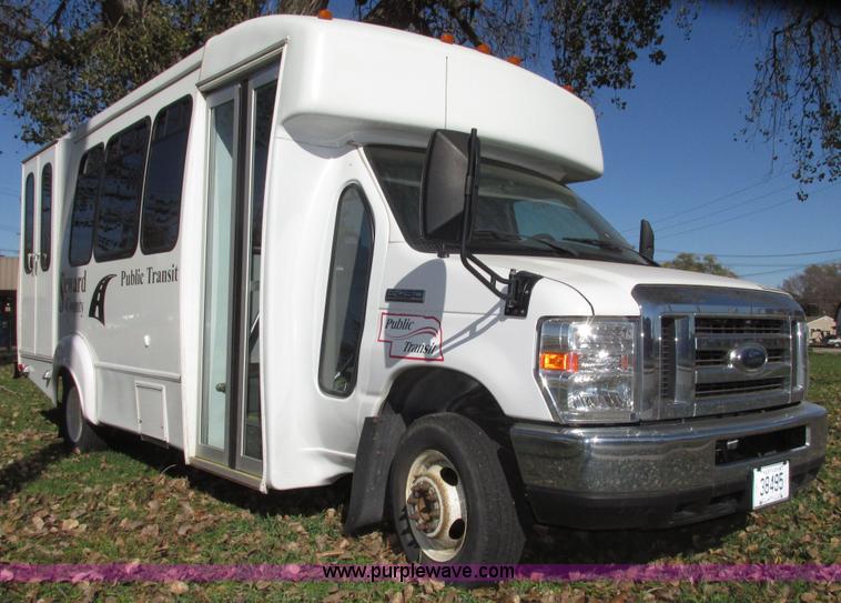 image for item G9911 2008 Ford E450 Super Duty Goeshen coach bus
