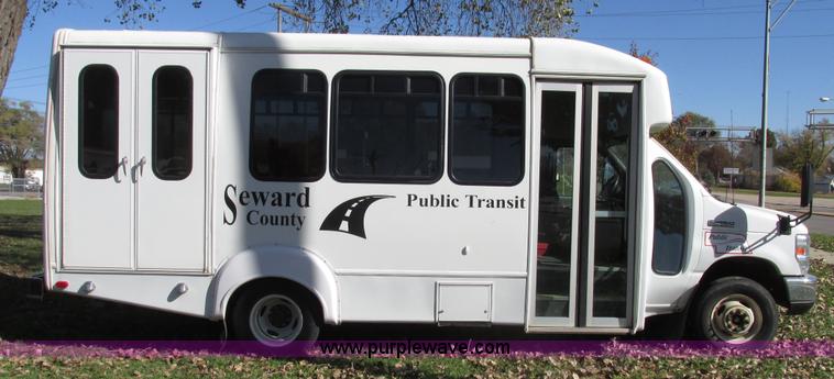 image for item G9911 2008 Ford E450 Super Duty Goeshen coach bus