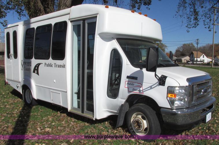 image for item G9911 2008 Ford E450 Super Duty Goeshen coach bus