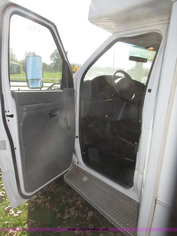 image for item G9911 2008 Ford E450 Super Duty Goeshen coach bus
