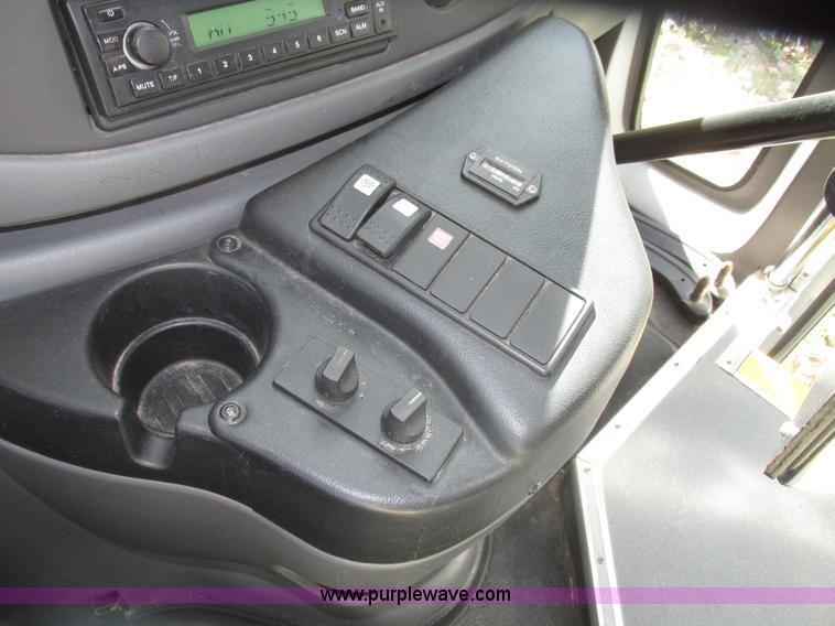 image for item G9911 2008 Ford E450 Super Duty Goeshen coach bus