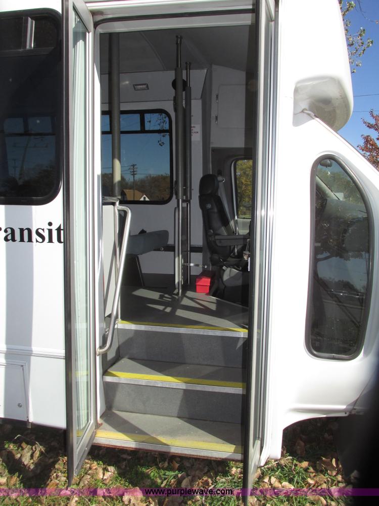image for item G9911 2008 Ford E450 Super Duty Goeshen coach bus
