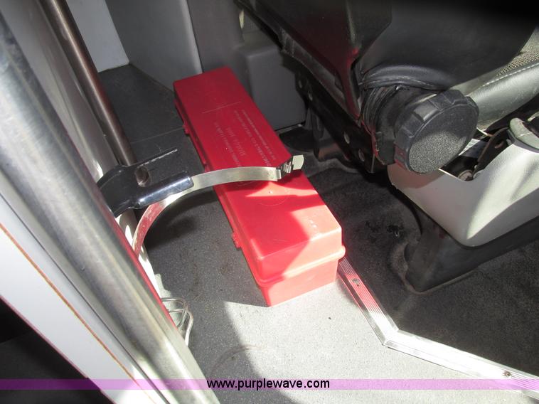 image for item G9911 2008 Ford E450 Super Duty Goeshen coach bus