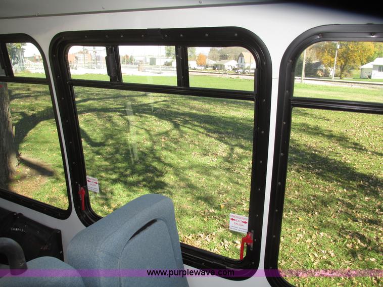 image for item G9911 2008 Ford E450 Super Duty Goeshen coach bus