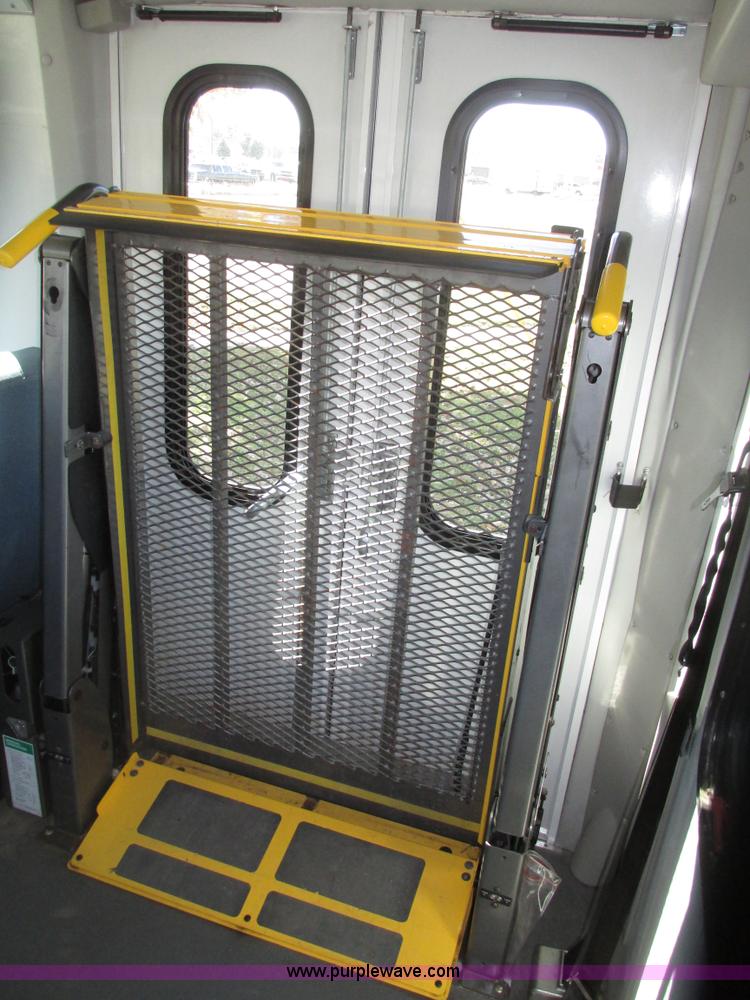 image for item G9911 2008 Ford E450 Super Duty Goeshen coach bus