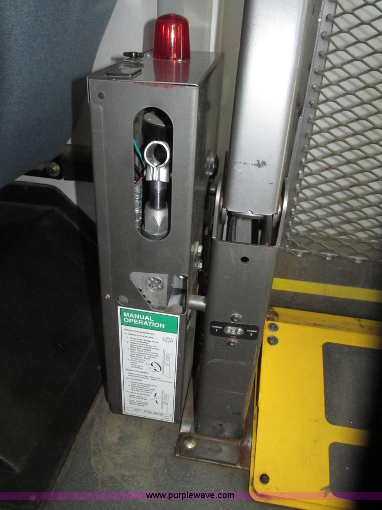 image for item G9911 2008 Ford E450 Super Duty Goeshen coach bus