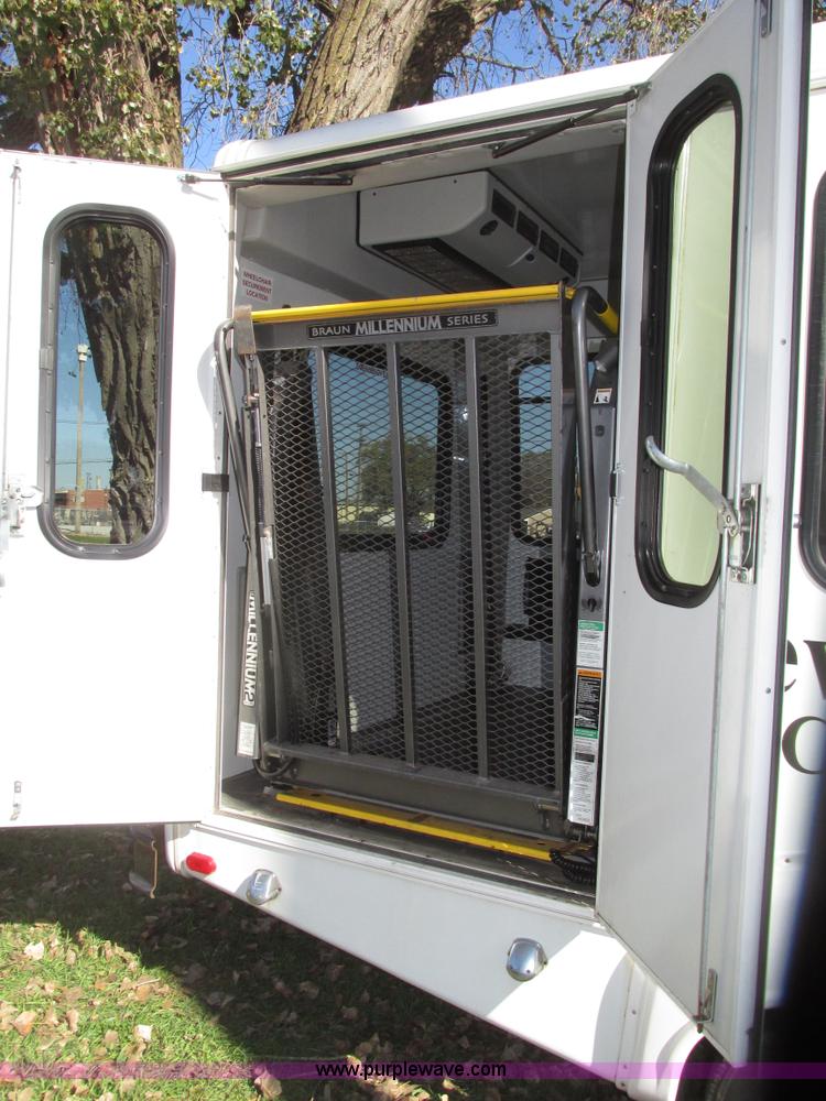 image for item G9911 2008 Ford E450 Super Duty Goeshen coach bus