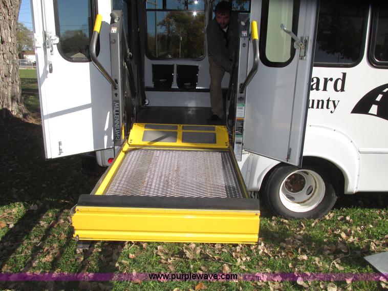 image for item G9911 2008 Ford E450 Super Duty Goeshen coach bus