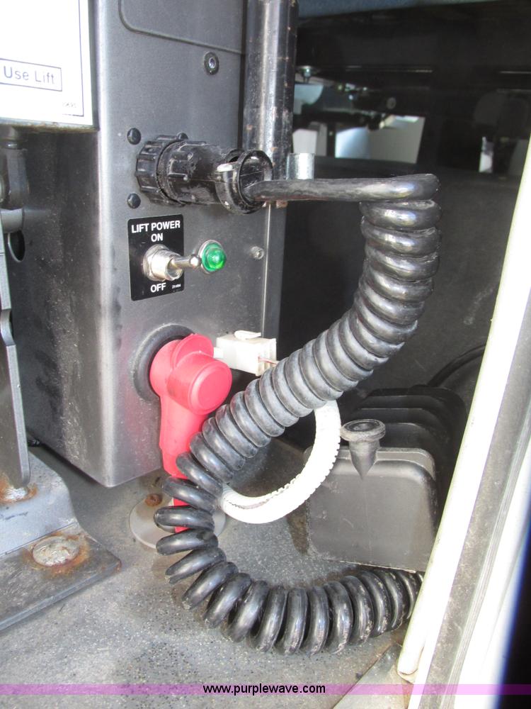 image for item G9911 2008 Ford E450 Super Duty Goeshen coach bus