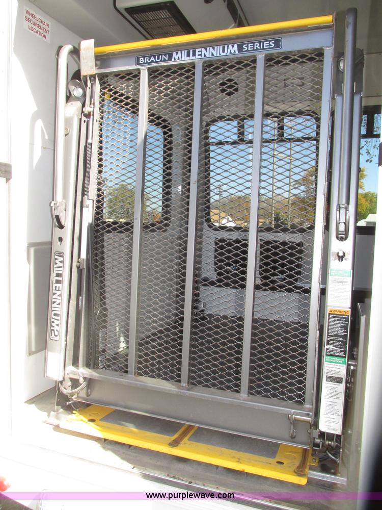 image for item G9911 2008 Ford E450 Super Duty Goeshen coach bus