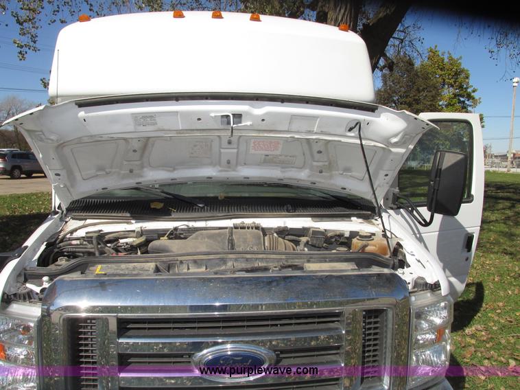 image for item G9911 2008 Ford E450 Super Duty Goeshen coach bus