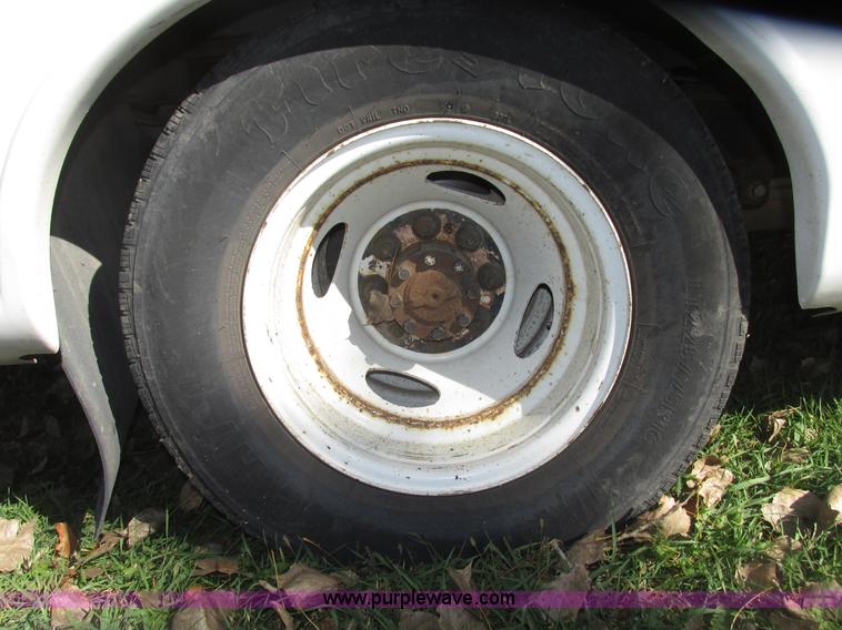 image for item G9911 2008 Ford E450 Super Duty Goeshen coach bus