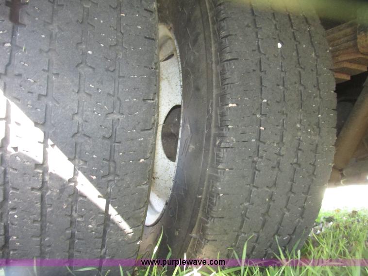 image for item G9911 2008 Ford E450 Super Duty Goeshen coach bus