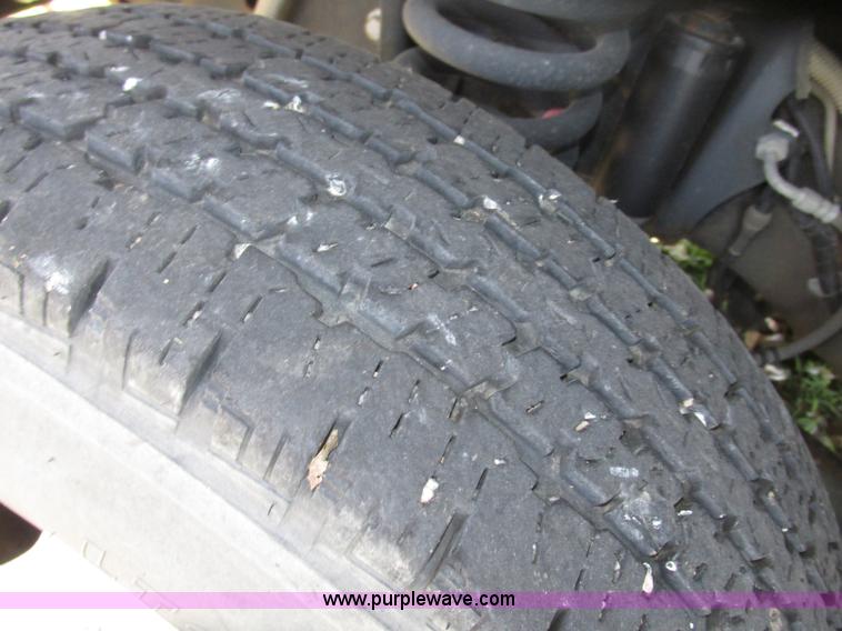 image for item G9911 2008 Ford E450 Super Duty Goeshen coach bus