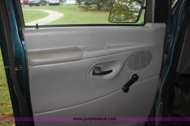 image for item H2042 1998 Ford Club Wagon van