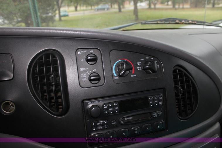 image for item H2042 1998 Ford Club Wagon van