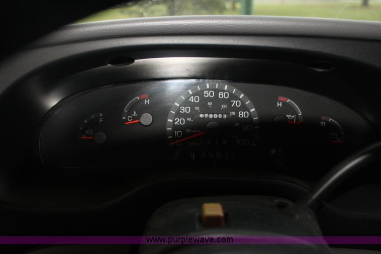 image for item H2042 1998 Ford Club Wagon van