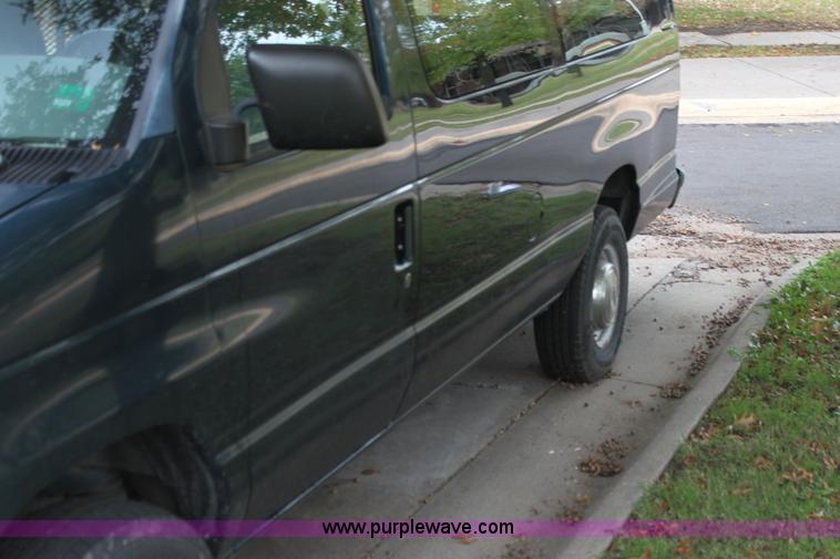 image for item H2042 1998 Ford Club Wagon van