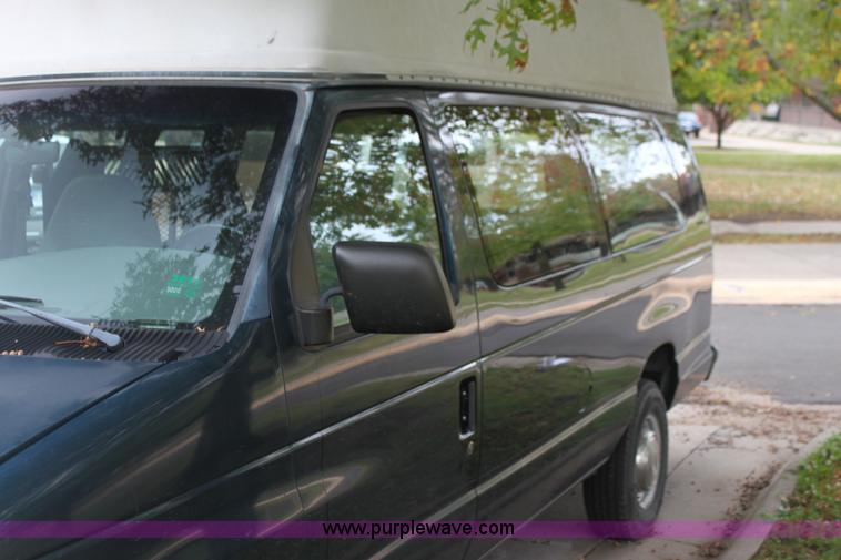 image for item H2042 1998 Ford Club Wagon van