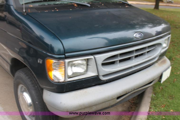 image for item H2042 1998 Ford Club Wagon van