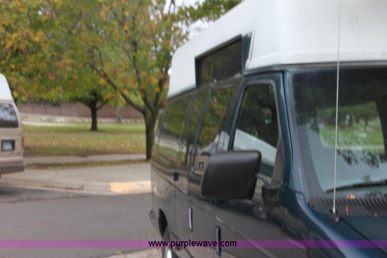 image for item H2042 1998 Ford Club Wagon van