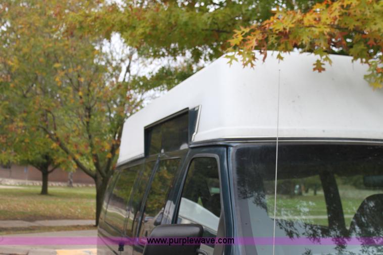 image for item H2042 1998 Ford Club Wagon van