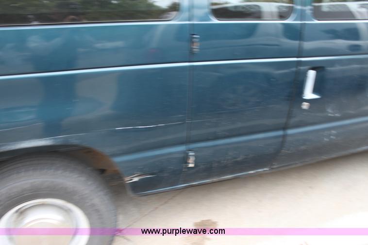image for item H2042 1998 Ford Club Wagon van